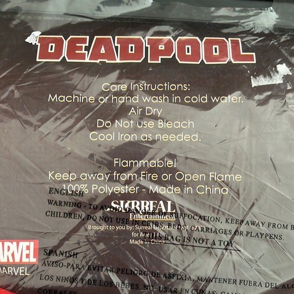 Marvel Deadpool Holiday Throw Blanket - Picture 3 of 3